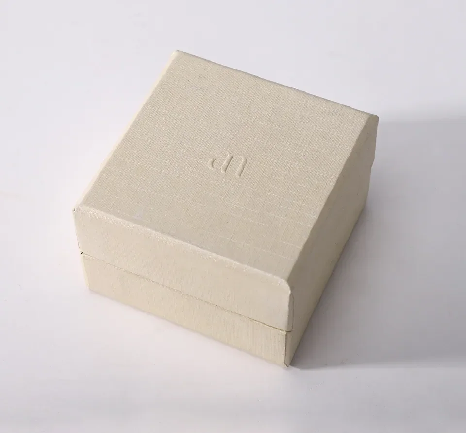 Small Bracelet Jewelry Box — product view 1